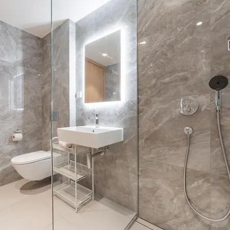 Sea View Family In Kalaranna District With Balcony And Free Parking شقة