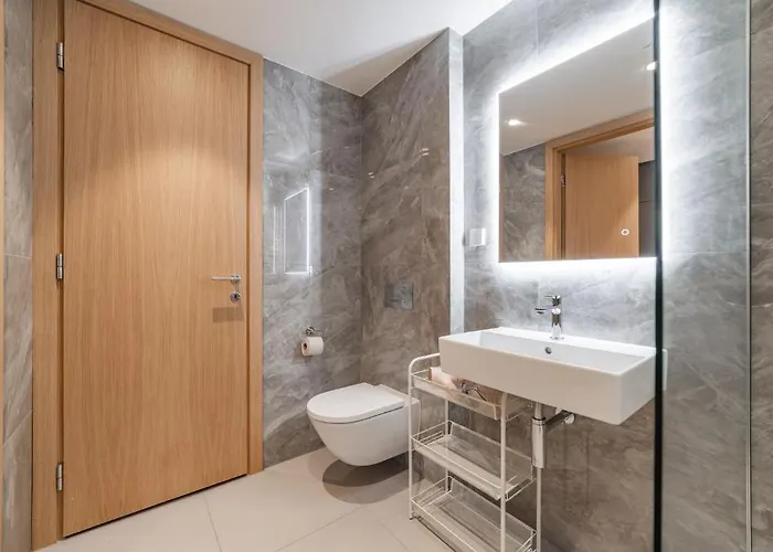 아파트 Sea View Family In Kalaranna District With Balcony And Free Parking